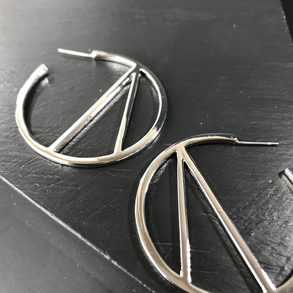 🆑 Silver Hoops with Linear Accent - Picture 2 of 5
